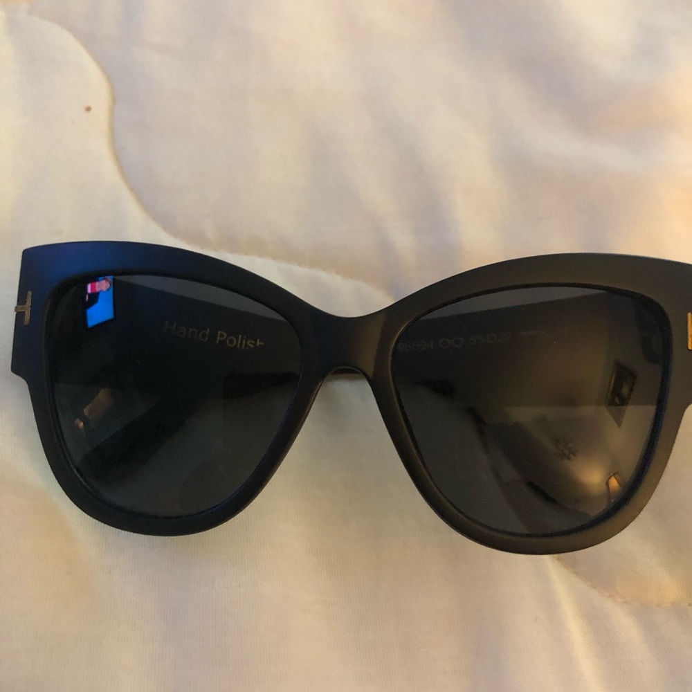 Fashionable Cat-Eye Sunglasses,  Black, New